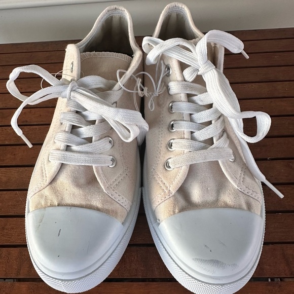 Bobbie Brooks women’s canvas shoes size 8 - Picture 2 of 10